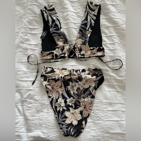 Hurley Bikini - like new / worn once - Picture 2 of 4